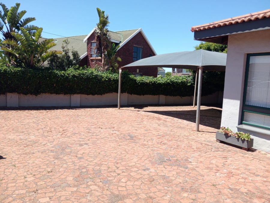 To Let 4 Bedroom Property for Rent in C Place Eastern Cape